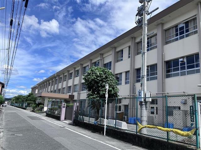 長門石小学校 130m 写真撮影日：2025-07-25
