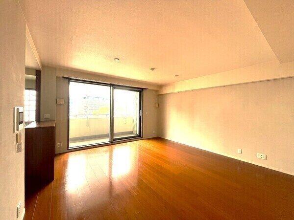 LDの天井高は約2500mmで、開放的な室内です。ご家族でゆったりとおくつろぎいただけます。