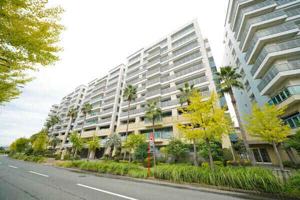 福岡地所・九州旅客鉄道分譲の地上10階建マンションです。大切なペットと暮らせます(規約有)。