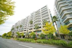 福岡地所・九州旅客鉄道分譲の地上10階建マンションです。大切なペットと暮らせます(規約有)。