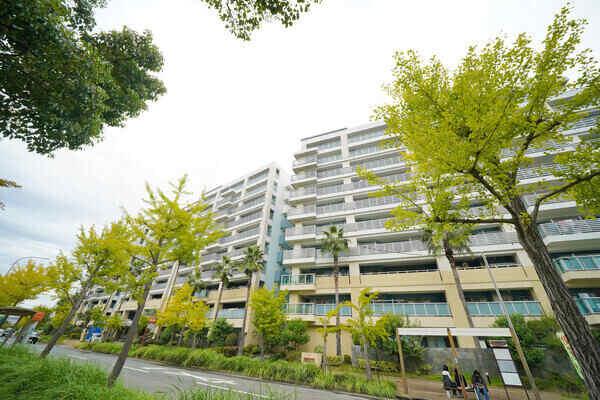 福岡市立香椎浜小学校約510m、福岡市立城香中学校約410mの立地。子育て世帯にも嬉しい住環境です。