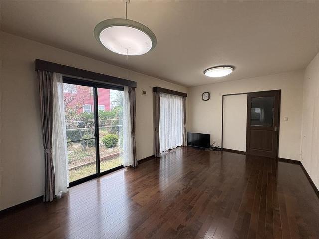 リビング  写真撮影日：2025-11-28