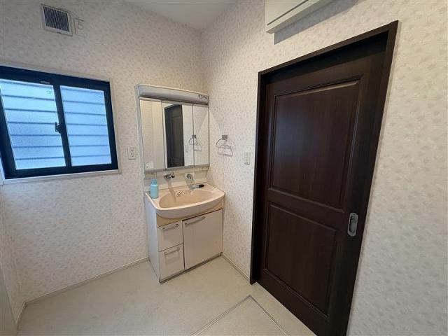 洗面台・洗面所  写真撮影日：2025-11-28