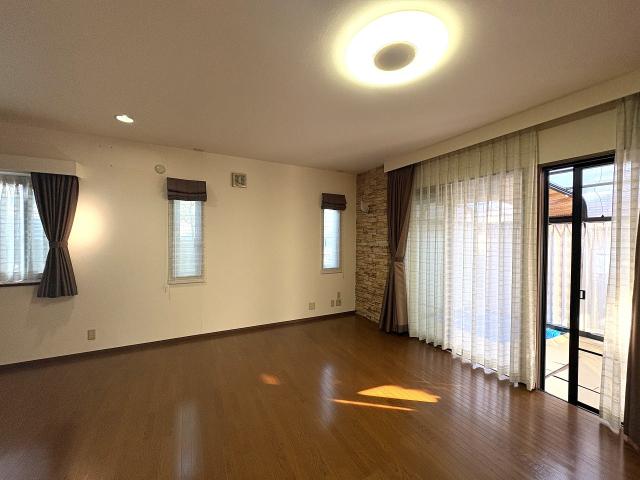 リビング  写真撮影日：2025-12-08