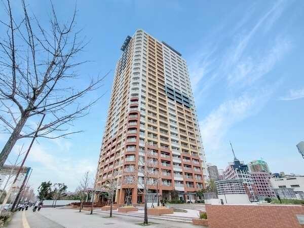 清水建設施工、三菱地所他3社分譲の地上27階建タワーレジデンスです。当該住戸は13階部分です。