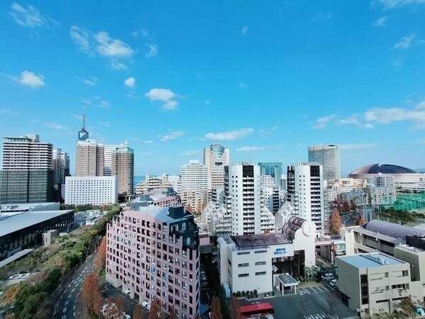 晴れた日には、海や福岡タワー、みずほPayPayドーム福岡などのランドマークを見渡せる豊かな眺望。