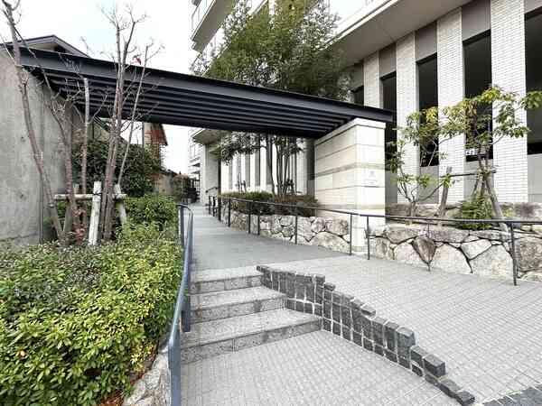 重厚感ある洗練されたデザインの外観。