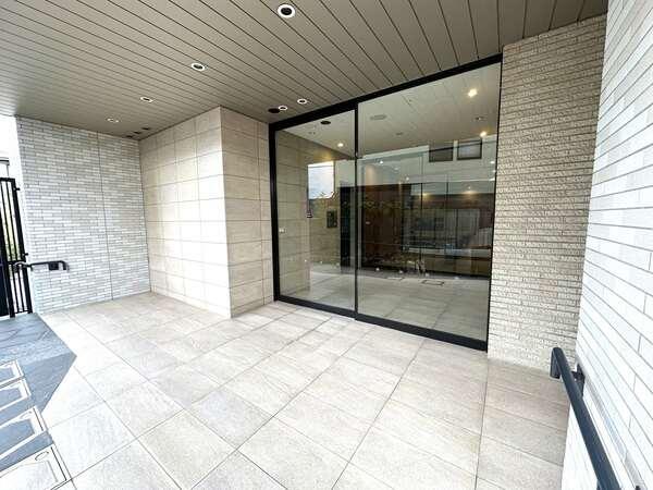 高級感のあるエントランス。