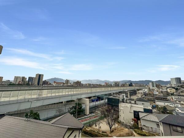 南向きで日当り・眺望も良好です。