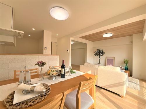 リビングダイニング　別角度