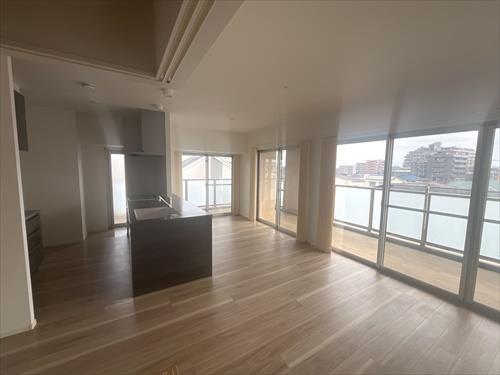 ＬＤＫ約１８．４帖