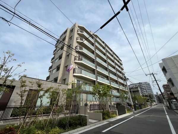 福岡市営地下鉄空港線「藤崎」駅まで徒歩9分の立地。通勤・通学、休日のお出かけがスムーズです。