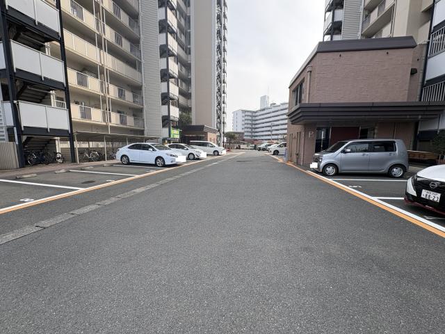 駐車場(共用設備)  写真撮影日：2026-03-27