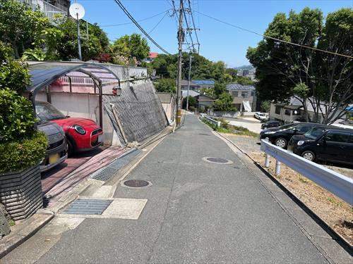 南東側前面道路