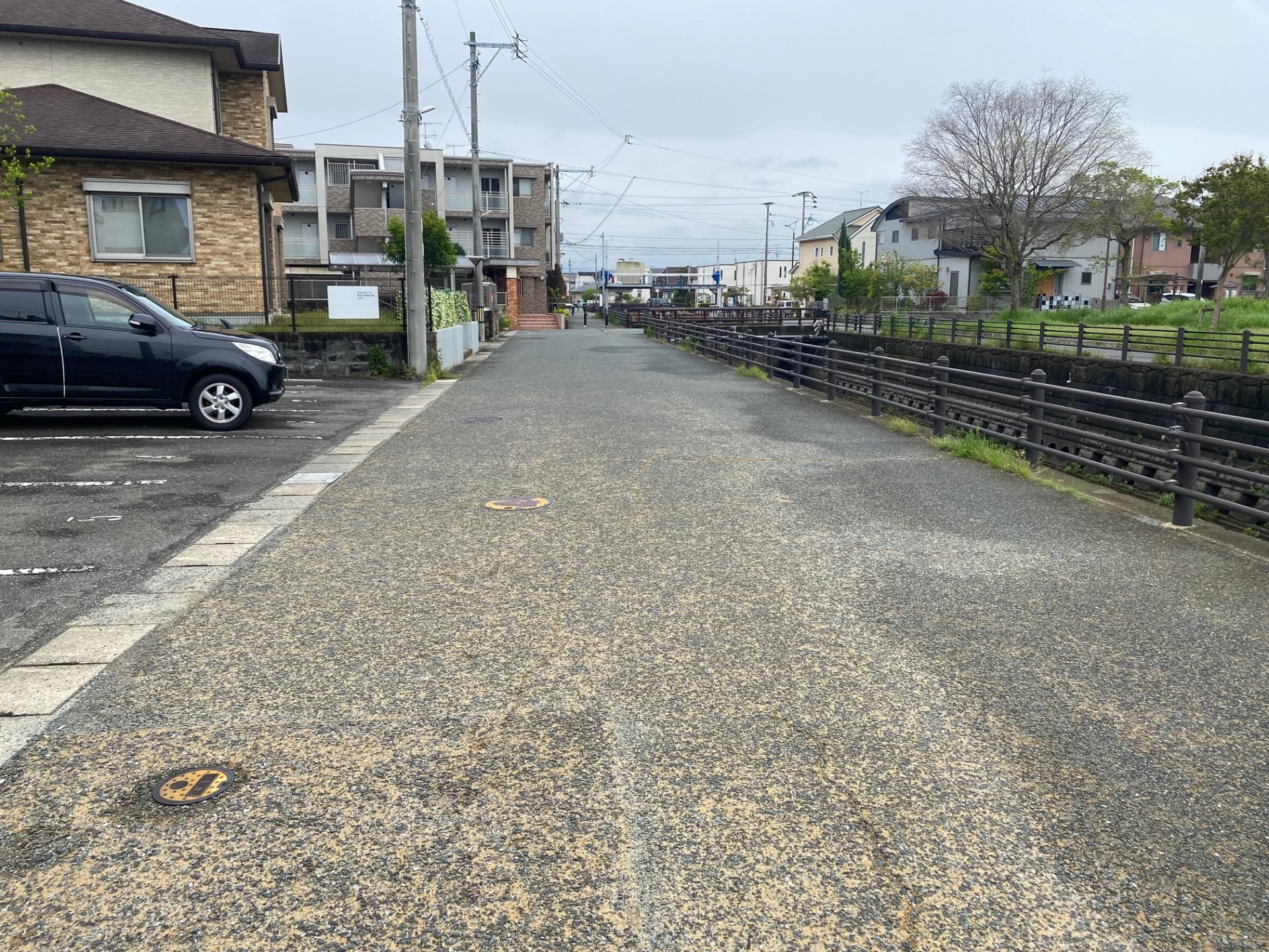 前面道路・駐車場