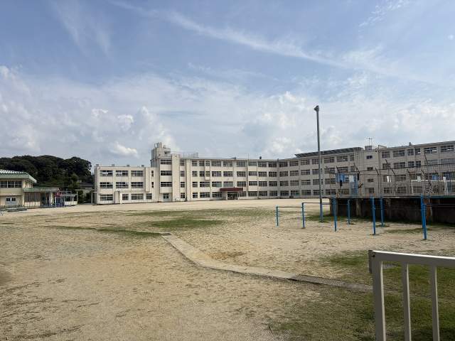福岡市立若久小学校 640m 写真撮影日：2026-06-06