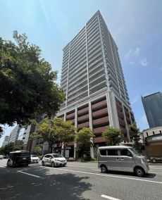 地下鉄空港線「赤坂」駅まで徒歩1分の好立地。天神、博多、福岡空港など多方面へアクセス軽快です。