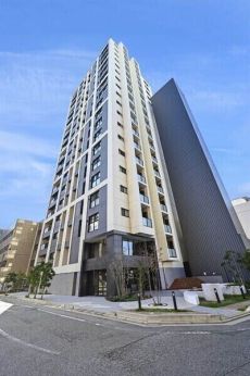 2020年5月築、地上19階建のマンションです。地下鉄空港線「赤坂」駅徒歩8分、便利な立地です。