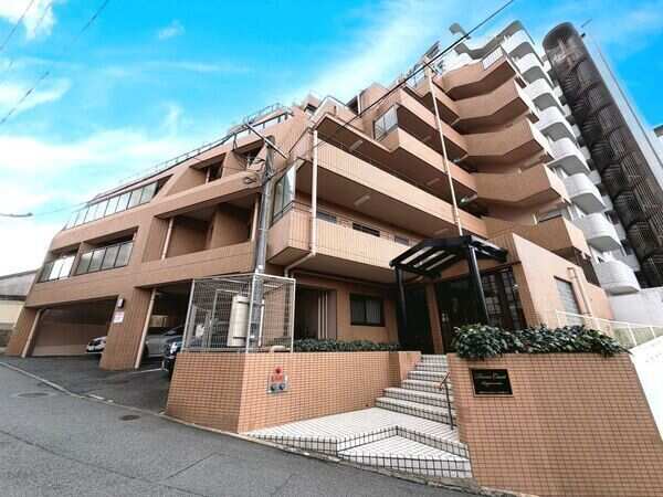 地上7階建マンション、1階部分。階下には住戸がないため、生活音を気にすることなく暮らせます。