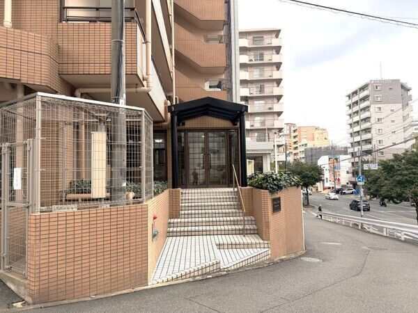 地下鉄七隈線「桜坂」駅まで徒歩6分、通勤・通学に便利な立地。ペットと一緒に暮らせます(細則有り)。