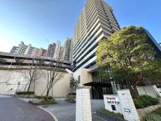 都心でありながら自然がある桜坂エリア全322邸のランドマーク。地上23階建の大規模マンションです。