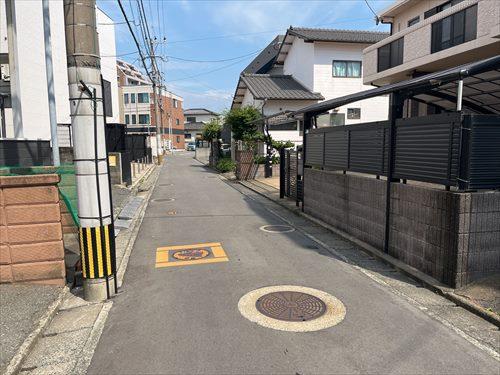前面道路（北西側から撮影）