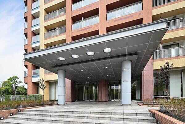 地上27階地下1階建、総戸数284戸のタワーレジデンス。タワーラウンジなどの共用施設があります。