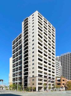 2019年7月築。洗練された佇まいの地上21階建免震タワーレジデンス。利便性の高い立地です。