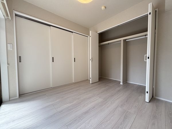 南側洋室約4.4帖
