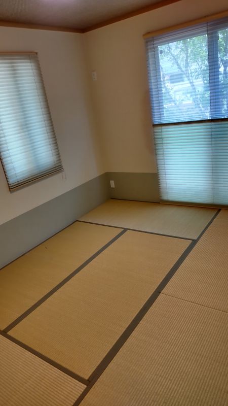 撮影年月：令和6年11月　和室　※写真内のブラインドは価格に含まれます。