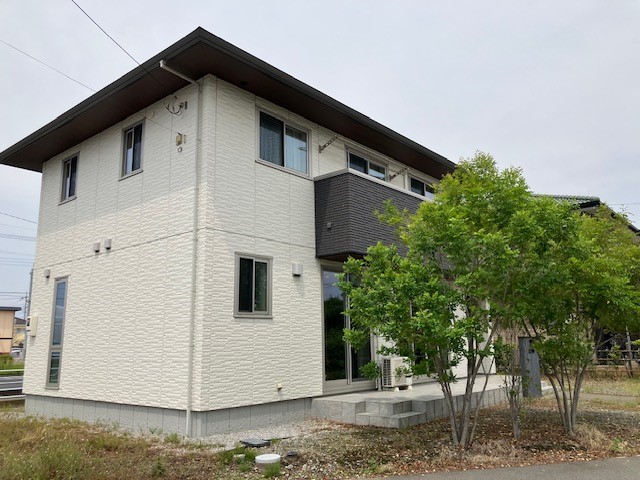 建物外観写真（南西側から） 写真撮影日：5/23/25, 12:00 AM
