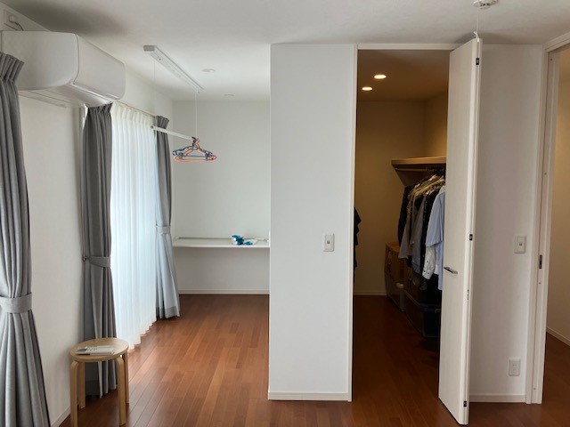主寝室ウォークインクローゼット 写真撮影日：5/23/25, 12:00 AM