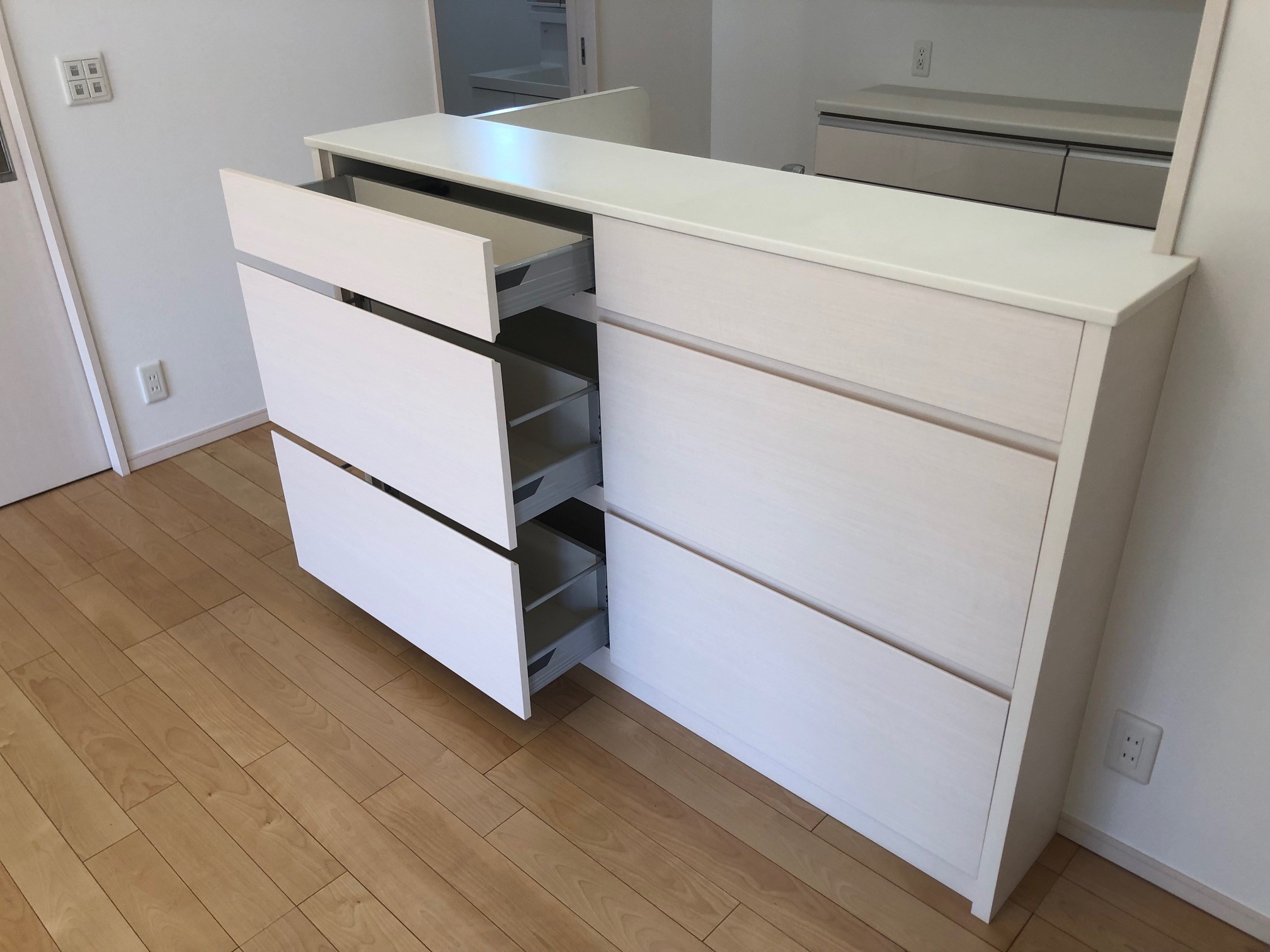 リビング・キッチン収納 写真撮影日：11/21/25, 12:00 AM