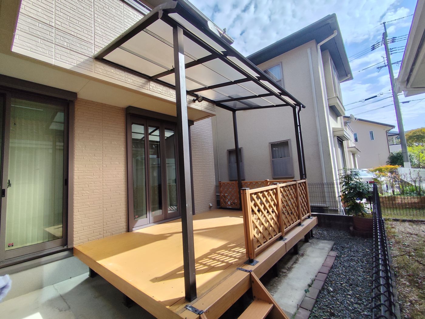 外部デッキ 写真撮影日：11/5/25, 12:00 AM