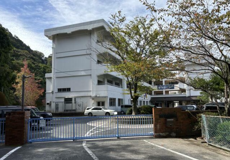 広島市立美鈴が丘中学校 約630m