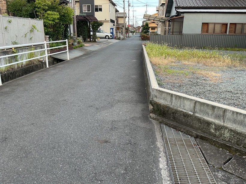 北西側道路