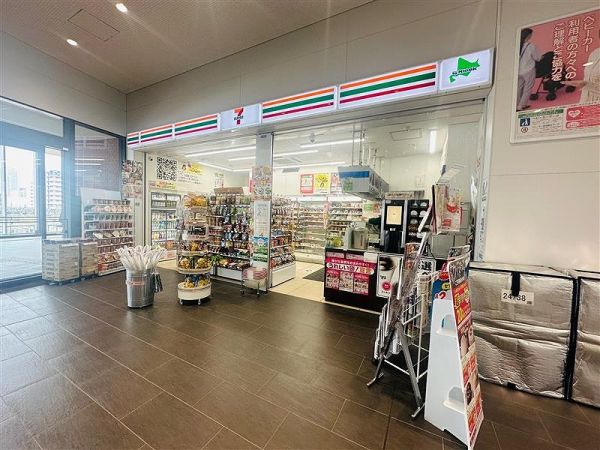 セブンイレブン北海道ST苗穂店 80m 写真撮影日：2024-09-26 
