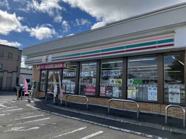 セブンイレブン札幌三角点通り店 280m 写真撮影日：2024-09-27 