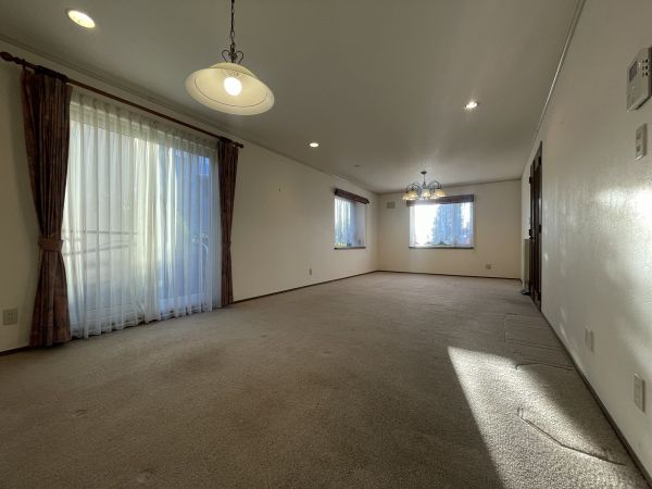 リビング  写真撮影日：2024-11-01