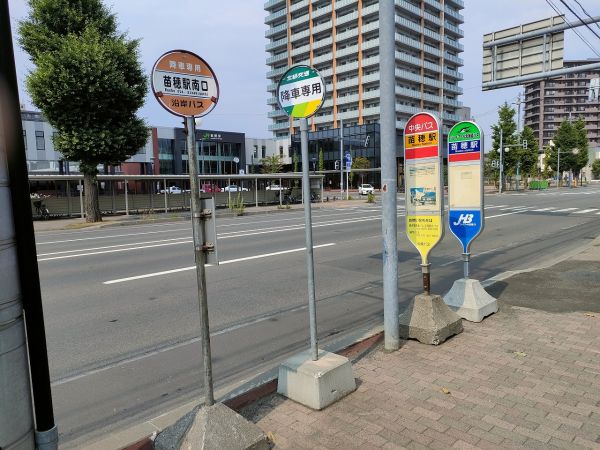 北海道中央バス・JR北海道バス「苗穂」停 80m 写真撮影日：2024-11-30 