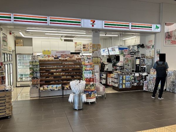 セブンイレブン北海道ＳＴ苗穂店 80m 写真撮影日：2024-11-30 