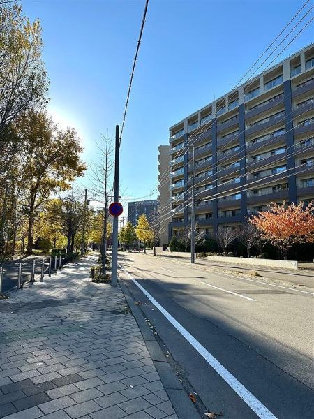 マンション周辺の街並み 80m 写真撮影日：2024-12-01 