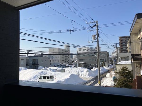 バルコニー  写真撮影日：2025-03-08