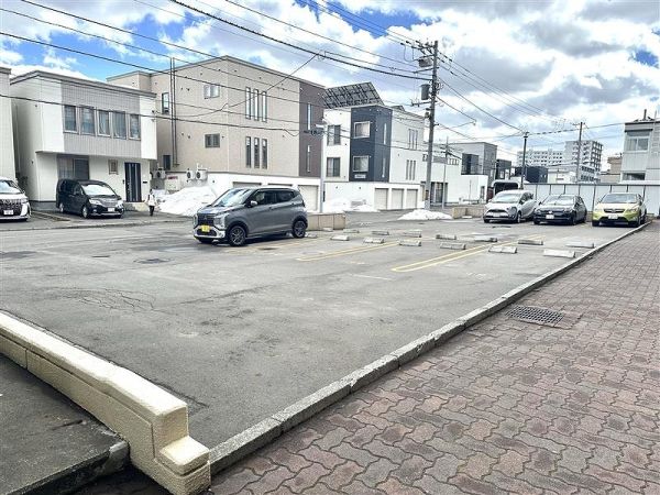駐車場(共用設備)  写真撮影日：2025-03-22