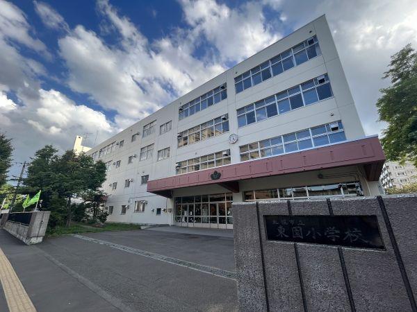 札幌市立東園小学校 230m 写真撮影日：2025-04-18