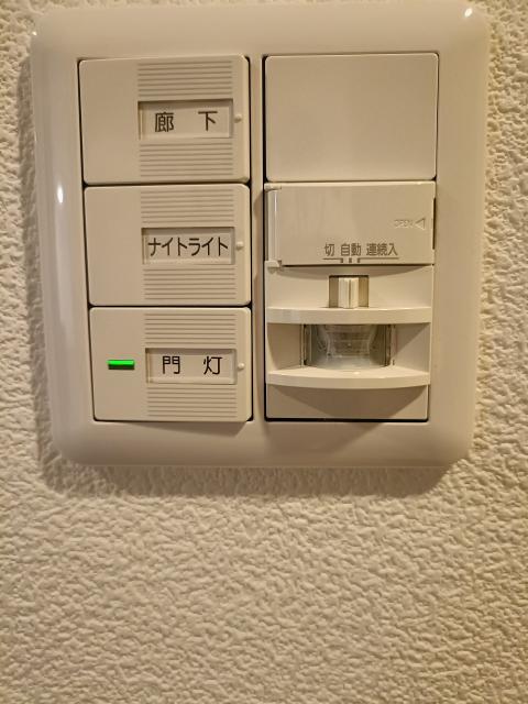 防犯設備 人感センサー付玄関照明  写真撮影日：2025-08-26