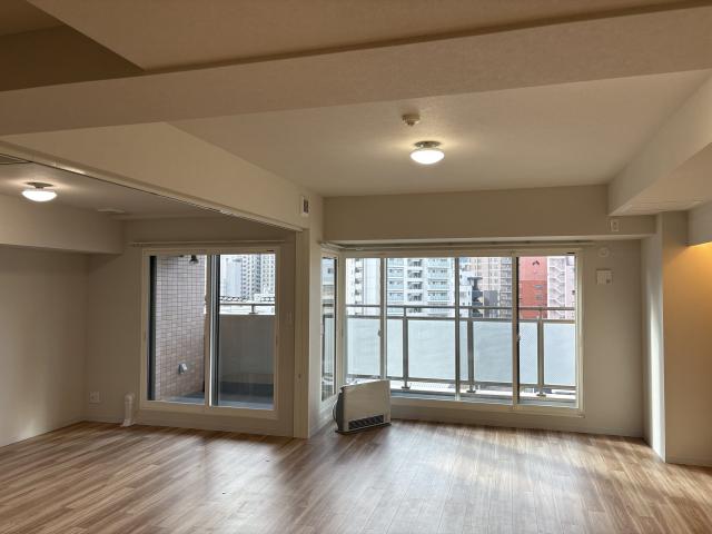 リビング  写真撮影日：2025-11-15