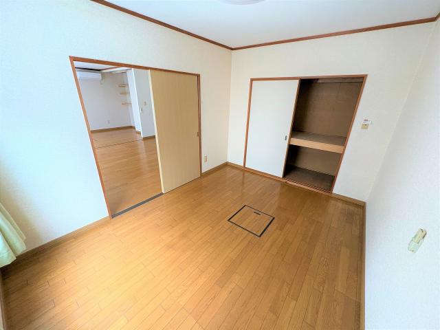 リビング以外の居室  写真撮影日：2025-12-20