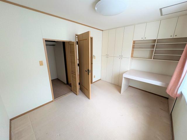 リビング以外の居室  写真撮影日：2025-12-20