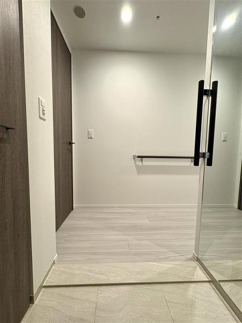 玄関  写真撮影日：2025-11-17